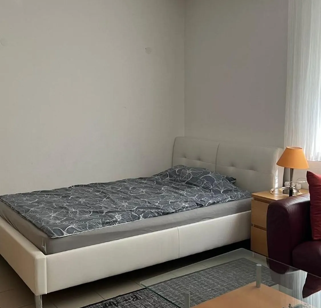 Homestay szállás Zimmer Mit Eigenem Bad Und Kueche In Reihenhaus München Németország