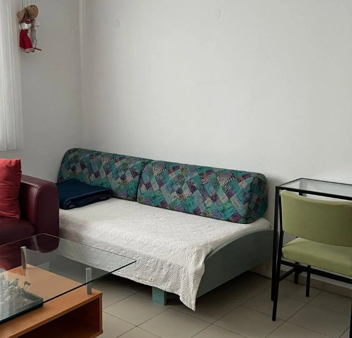 Zimmer Mit Eigenem Bad Und Kueche In Reihenhaus München 0*,  Németország